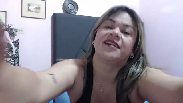 pamela echeverria online show from 22, 9, 2025