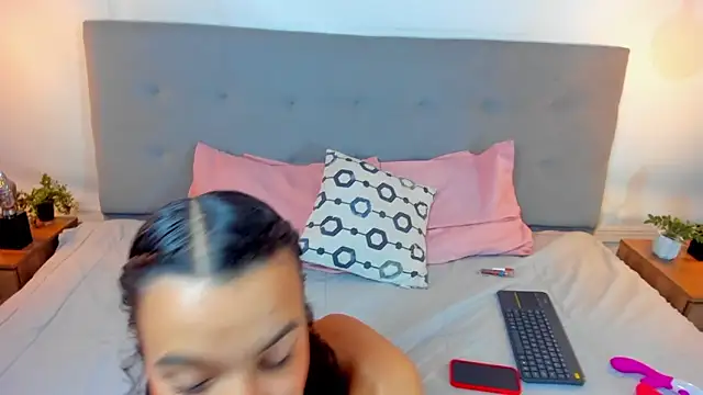 Luna Claire online show from 12, 10, 2025