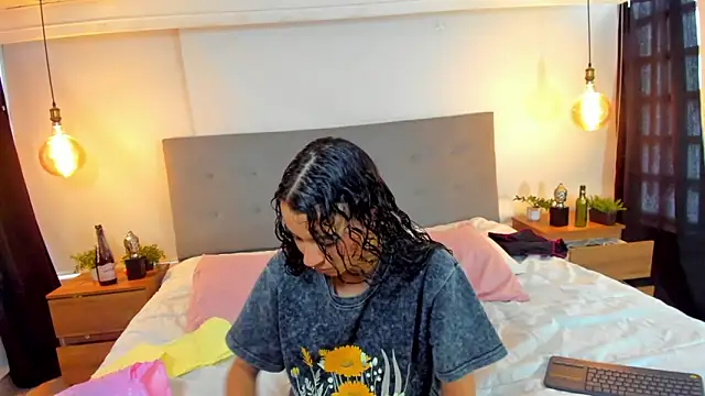 Luna Claire online show from 27, 10, 2025