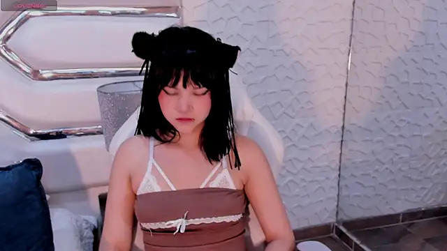 Snapshot of TatiLee chatting on 14, 11, 2025 TatiLee online show from 14, 11, 2025