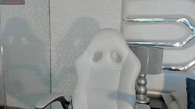 Snapshot of TatiLee chatting on 22, 11, 2025 TatiLee online show from 22, 11, 2025