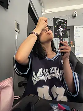 Snapshot of TatiLee chatting on 4, 4, 2026 TatiLee online show from 4, 4, 2026