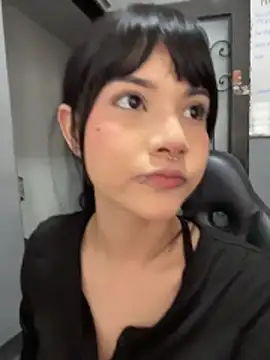 Snapshot of TatiLee chatting on 5, 4, 2026 TatiLee online show from 5, 4, 2026