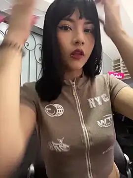 Snapshot of TatiLee chatting on 6, 4, 2026 TatiLee online show from 6, 4, 2026