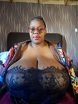 Snapshot of BoobsQueen46K chatting on 5, 6, 2026 BoobsQueen46K online show from 5, 6, 2026