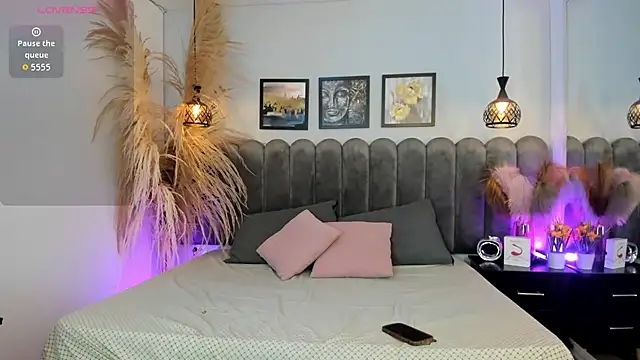 Viollet xoxo online show from 13, 10, 2025