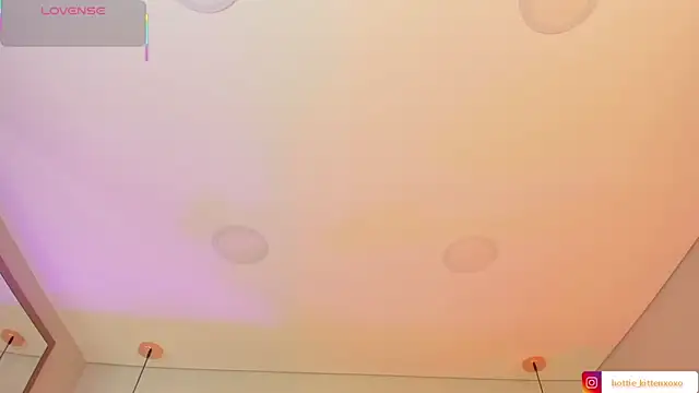 Viollet xoxo online show from 17, 10, 2025