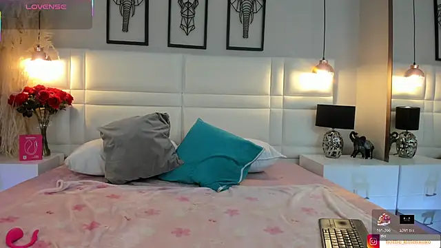 Viollet xoxo online show from 27, 10, 2025