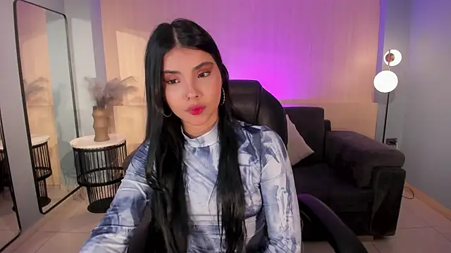 MiaLaurence online show from 25, 10, 2025