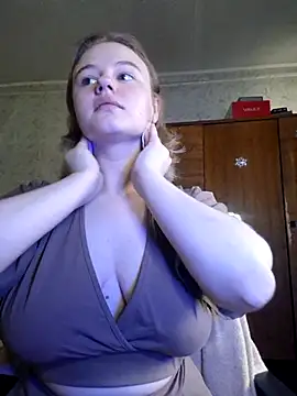 Snapshot of SlipperSherry chatting on 28, 9, 2025 SlipperSherry online show from 28, 9, 2025