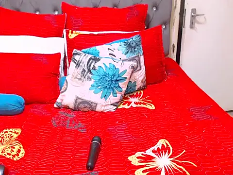 Snapshot of CouplesX96xx chatting on 16, 10, 2025 CouplesX96xx online show from 16, 10, 2025