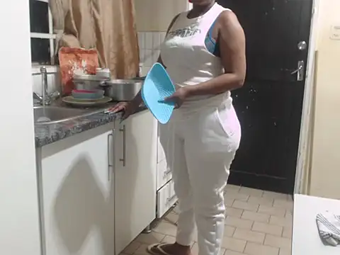 Snapshot of CouplesX96xx chatting on 2, 11, 2025 CouplesX96xx online show from 2, 11, 2025