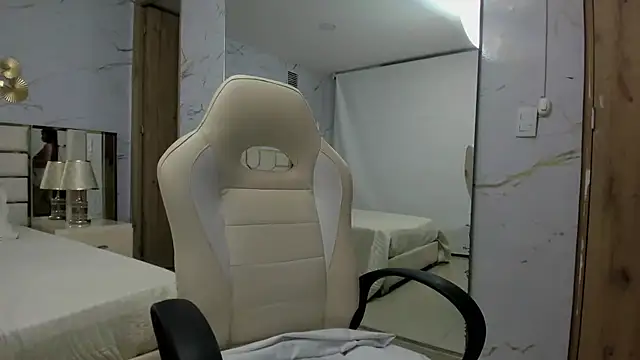 BabyAngel18  online show from 28, 10, 2025