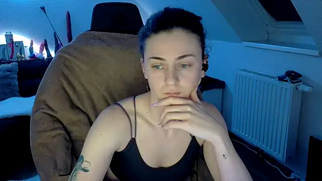 Snapshot of Melly4You chatting on 28, 3, 2026 Melly4You online show from 28, 3, 2026