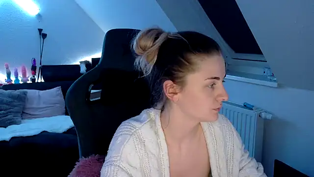 Snapshot of Melly4You chatting on 16, 4, 2026 Melly4You online show from 16, 4, 2026