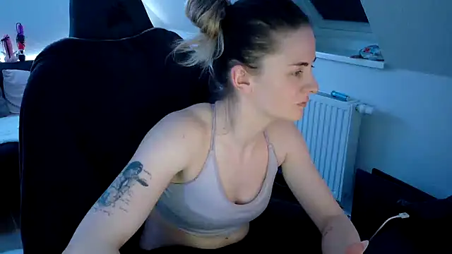 Snapshot of Melly4You chatting on 21, 4, 2026 Melly4You online show from 21, 4, 2026