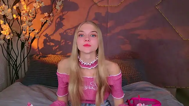 Snapshot of 4example_Chloe chatting on 30, 9, 2025 4example Chloe online show from 30, 9, 2025