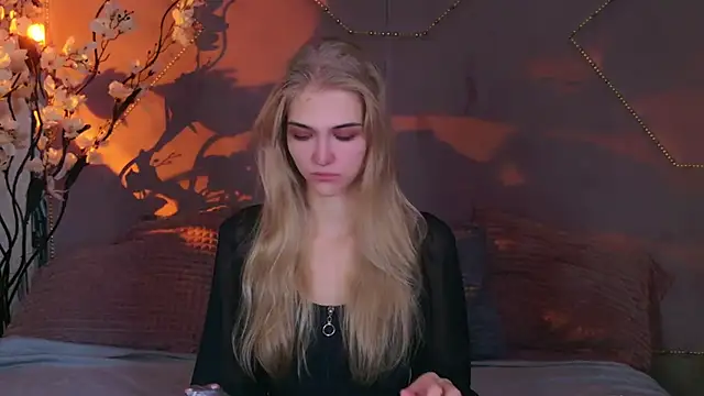 Snapshot of 4example_Chloe chatting on 6, 10, 2025 4example Chloe online show from 6, 10, 2025