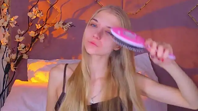 Snapshot of 4example_Chloe chatting on 6, 11, 2025 4example Chloe online show from 6, 11, 2025