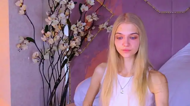 Snapshot of 4example_Chloe chatting on 13, 11, 2025 4example Chloe online show from 13, 11, 2025