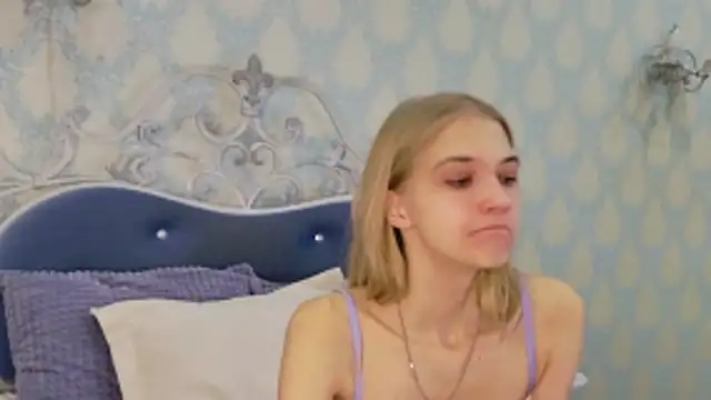 Snapshot of 4example_Chloe chatting on 19, 11, 2025 4example Chloe online show from 19, 11, 2025