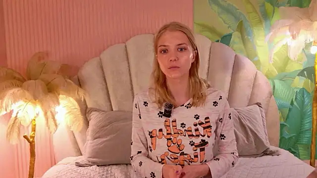Snapshot of 4example_Chloe chatting on 12, 6, 2026 4example Chloe online show from 12, 6, 2026