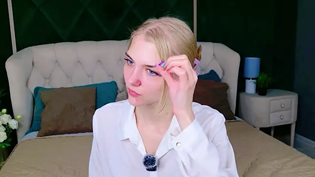 Snapshot of 4example_Chloe chatting on 26, 6, 2026 4example Chloe online show from 26, 6, 2026