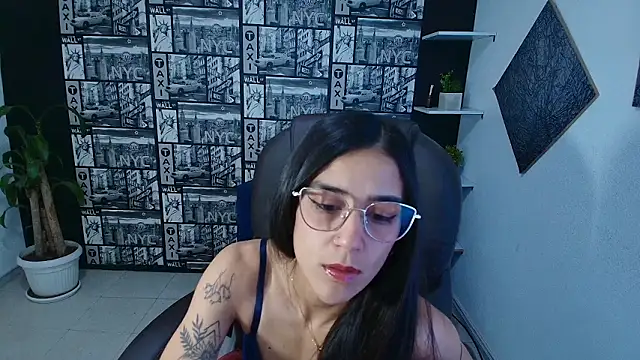 Snapshot of DanielaMonroe chatting on 13, 1, 2026 DanielaMonroe online show from 13, 1, 2026