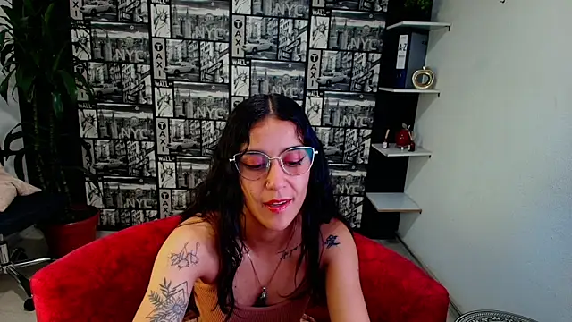 Snapshot of DanielaMonroe chatting on 20, 4, 2026 DanielaMonroe online show from 20, 4, 2026