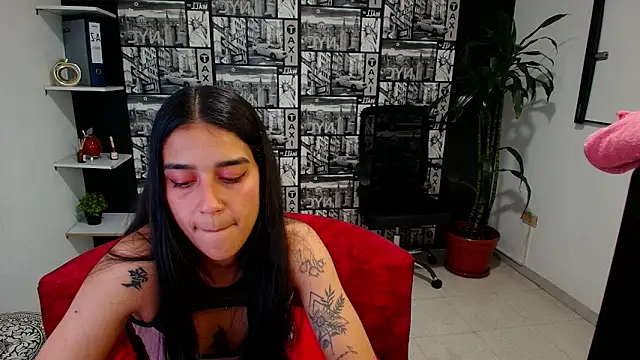 Snapshot of DanielaMonroe chatting on 2, 5, 2026 DanielaMonroe online show from 2, 5, 2026