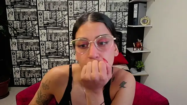 Snapshot of DanielaMonroe chatting on 25, 5, 2026 DanielaMonroe online show from 25, 5, 2026
