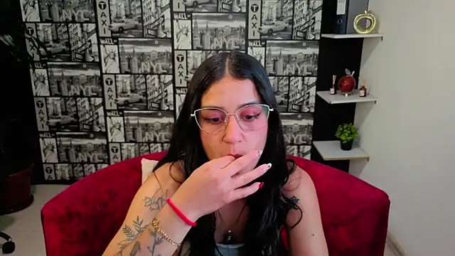 Snapshot of DanielaMonroe chatting on 27, 5, 2026 DanielaMonroe online show from 27, 5, 2026