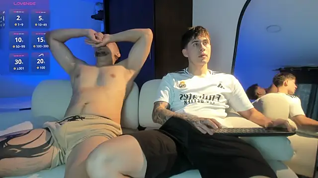 Snapshot of twinguys chatting on 26, 11, 2025 twinguys online show from 26, 11, 2025