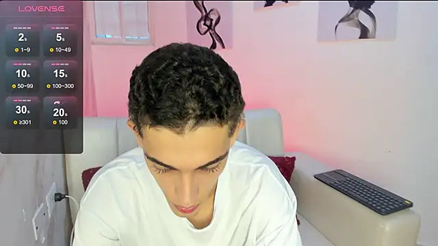 Snapshot of nathan_shimmer chatting on 8, 9, 2025 nathan shimmer online show from 8, 9, 2025