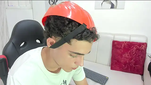 Snapshot of nathan_shimmer chatting on 7, 10, 2025 nathan shimmer online show from 7, 10, 2025