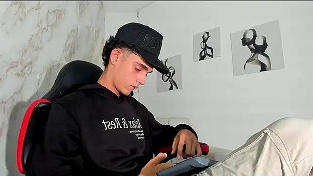 Snapshot of nathan_shimmer chatting on 8, 10, 2025 nathan shimmer online show from 8, 10, 2025