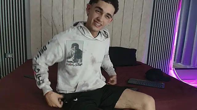 Snapshot of nathan_shimmer chatting on 8, 11, 2025 nathan shimmer online show from 8, 11, 2025