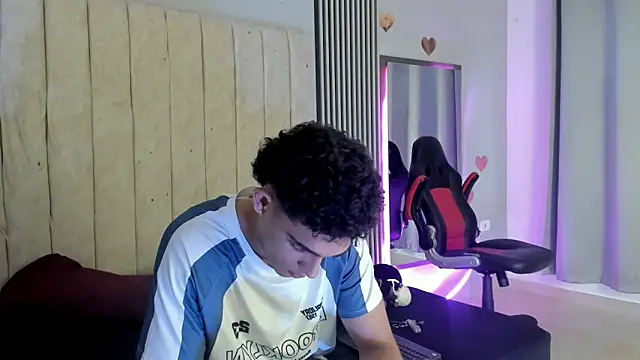 Snapshot of nathan_shimmer chatting on 27, 11, 2025 nathan shimmer online show from 27, 11, 2025