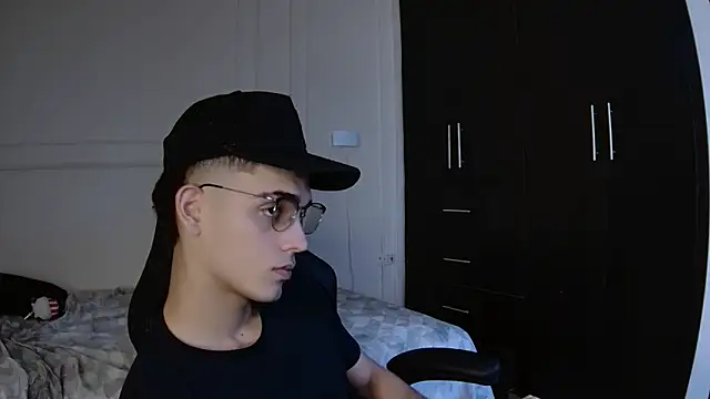 Snapshot of nathan_shimmer chatting on 15, 12, 2025 nathan shimmer online show from 15, 12, 2025