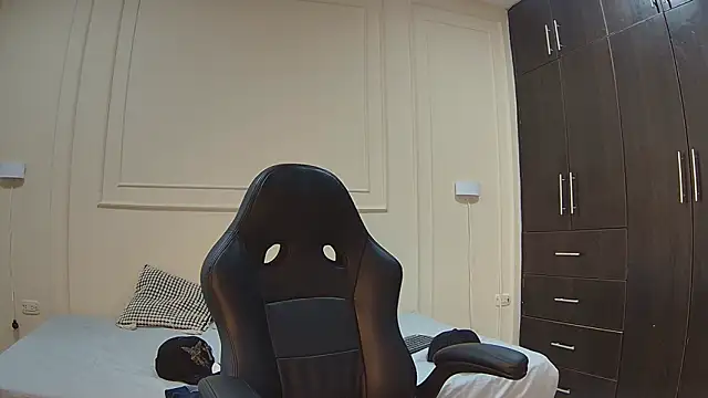 Snapshot of nathan_shimmer chatting on 19, 12, 2025 nathan shimmer online show from 19, 12, 2025