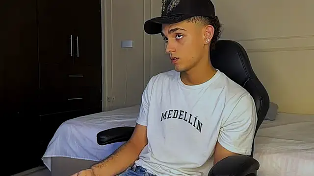 Snapshot of nathan_shimmer chatting on 20, 12, 2025 nathan shimmer online show from 20, 12, 2025