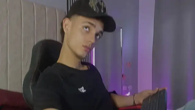 Snapshot of nathan_shimmer chatting on 5, 1, 2026 nathan shimmer online show from 5, 1, 2026