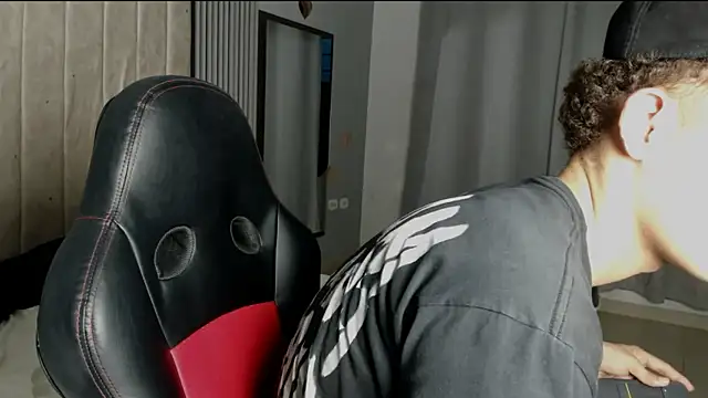 Snapshot of nathan_shimmer chatting on 12, 1, 2026 nathan shimmer online show from 12, 1, 2026