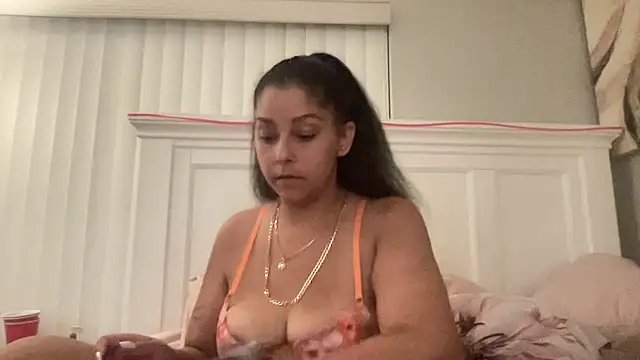 Snapshot of sweetnjuicyyy chatting on 15, 10, 2025 sweetnjuicyyy online show from 15, 10, 2025