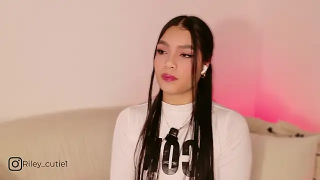 Snapshot of Cutie_Riley chatting on 14, 3, 2026 Cutie Riley online show from 14, 3, 2026