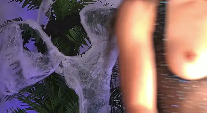 Snapshot of YasminaMoon chatting on 31, 10, 2025 YasminaMoon online show from 31, 10, 2025