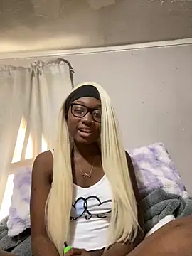 Snapshot of HennessyBaby21 chatting on 22, 10, 2025 HennessyBaby21 online show from 22, 10, 2025