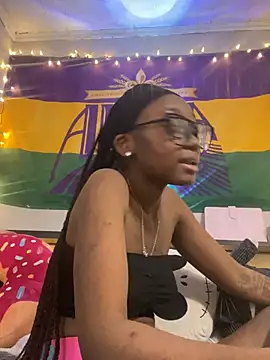 Snapshot of HennessyBaby21 chatting on 10, 3, 2026 HennessyBaby21 online show from 10, 3, 2026