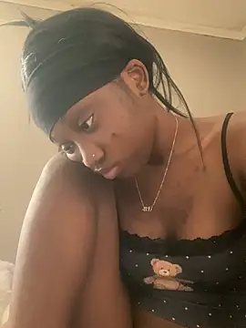 Snapshot of HennessyBaby21 chatting on 14, 4, 2026 HennessyBaby21 online show from 14, 4, 2026