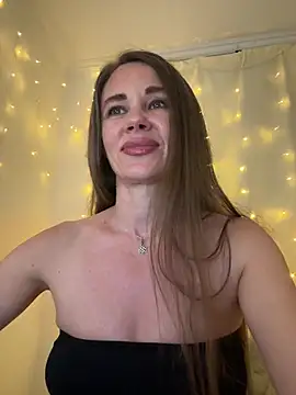 Snapshot of LucieMack chatting on 19, 7, 2026 LucieMack online show from 19, 7, 2026